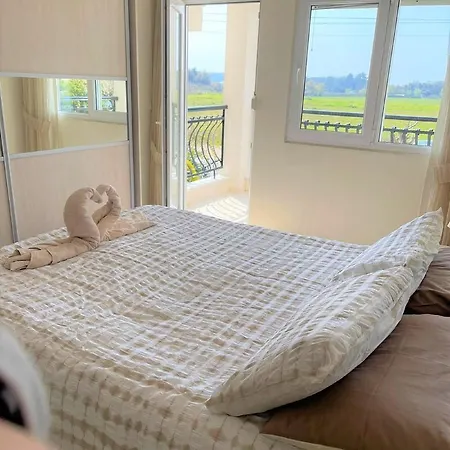 Guarantee Yourself A Wonderful In 3 Bed And Popular Community Apartment Side
